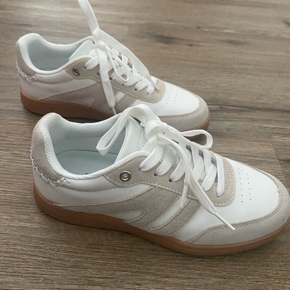 White & Beige Women's Casual Sneakers - Classic Low-Top